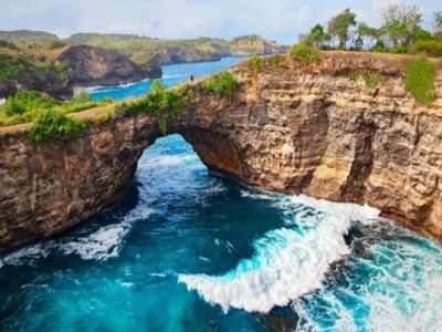 Mengungkap Permata Tersembunyi di Nusa Penida: 4 Pantai yang Wajib Dikunjungi